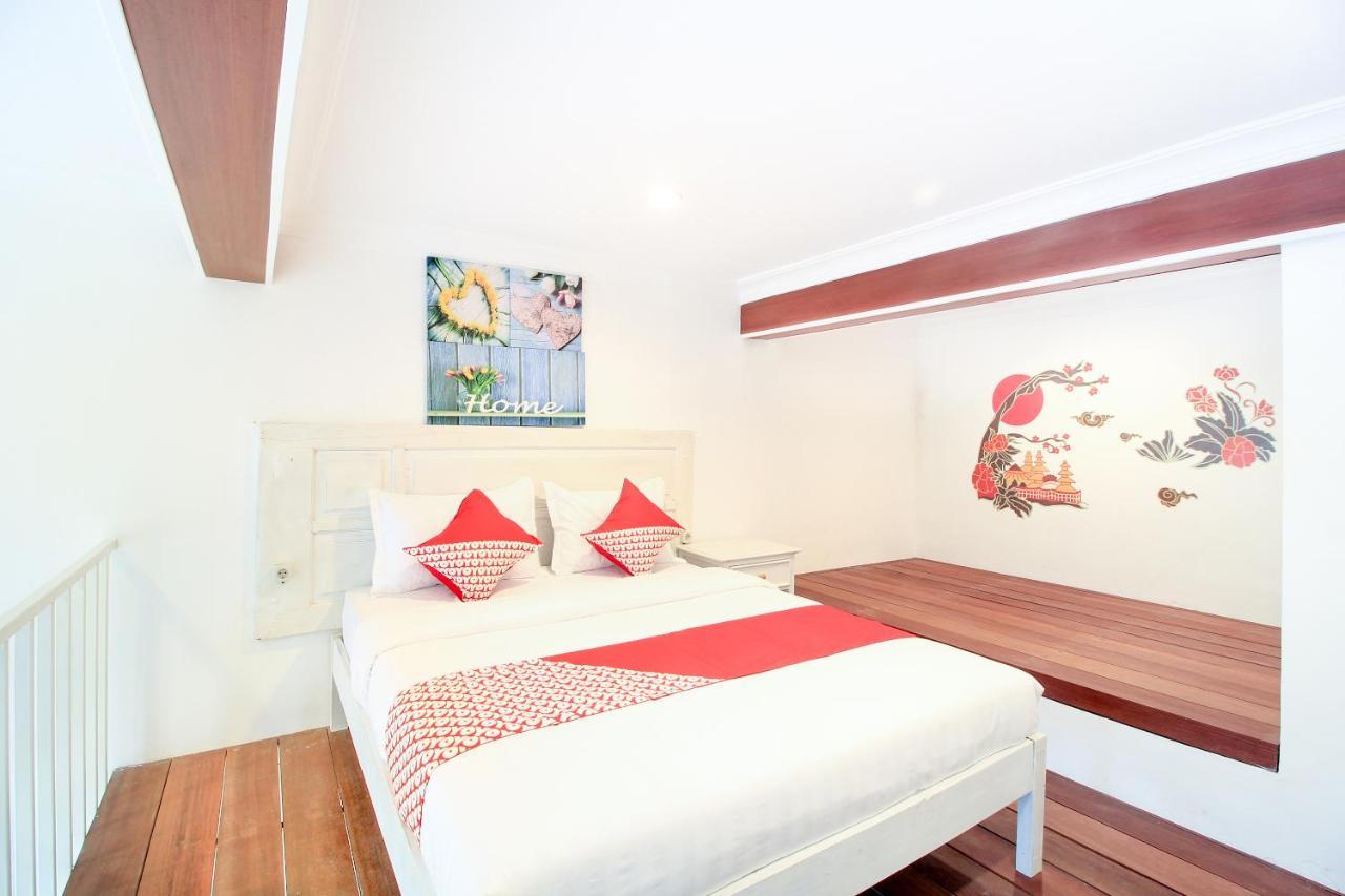 Oyo 204 Blessing Residence スラバヤ エクステリア 写真