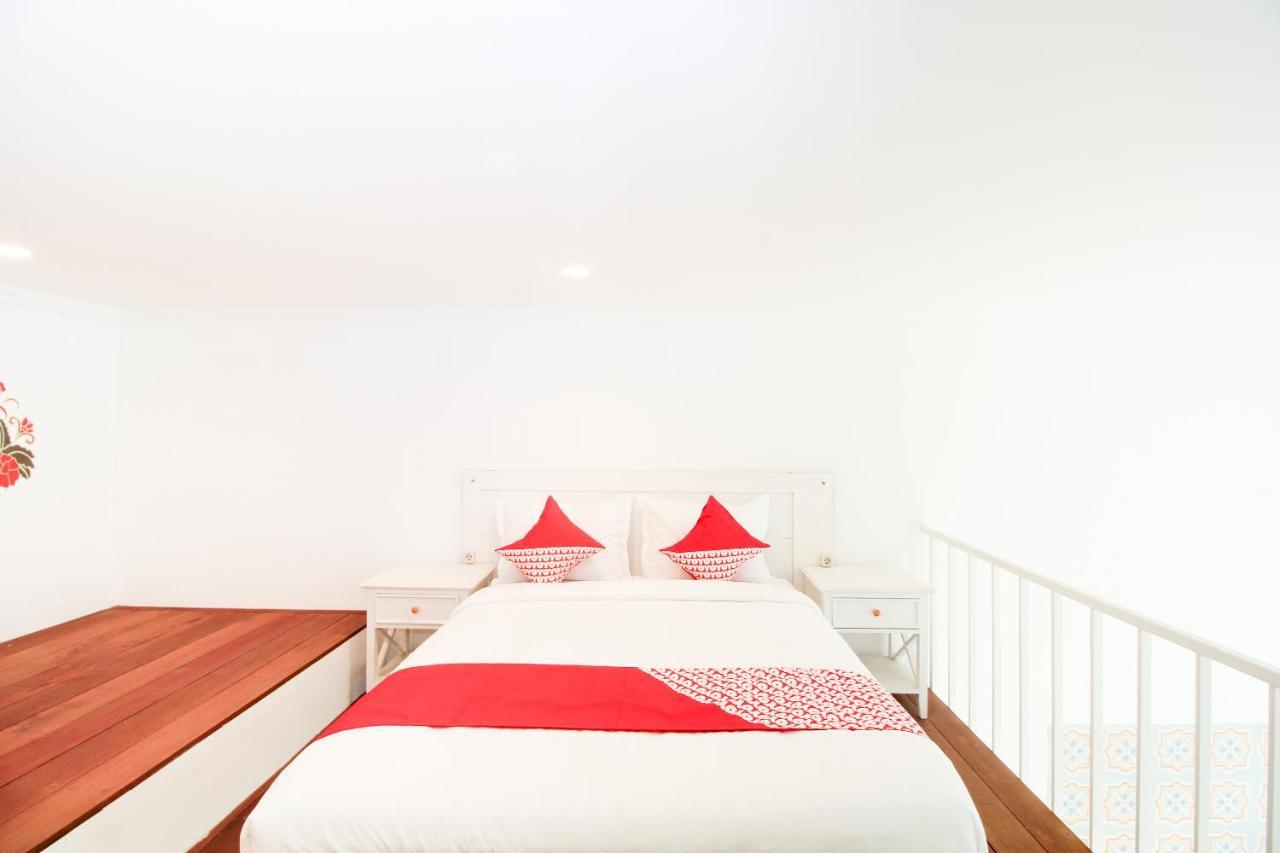 Oyo 204 Blessing Residence スラバヤ エクステリア 写真