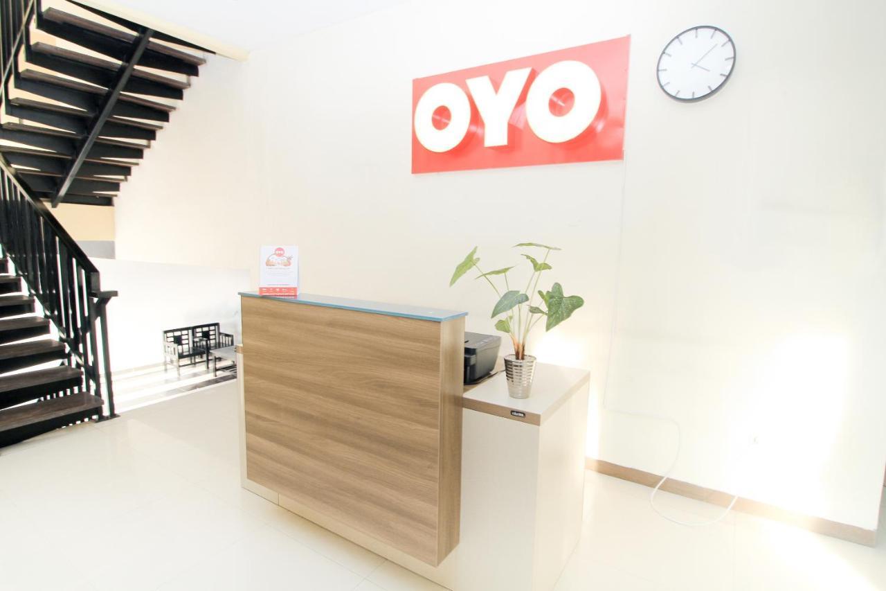 Oyo 204 Blessing Residence スラバヤ エクステリア 写真