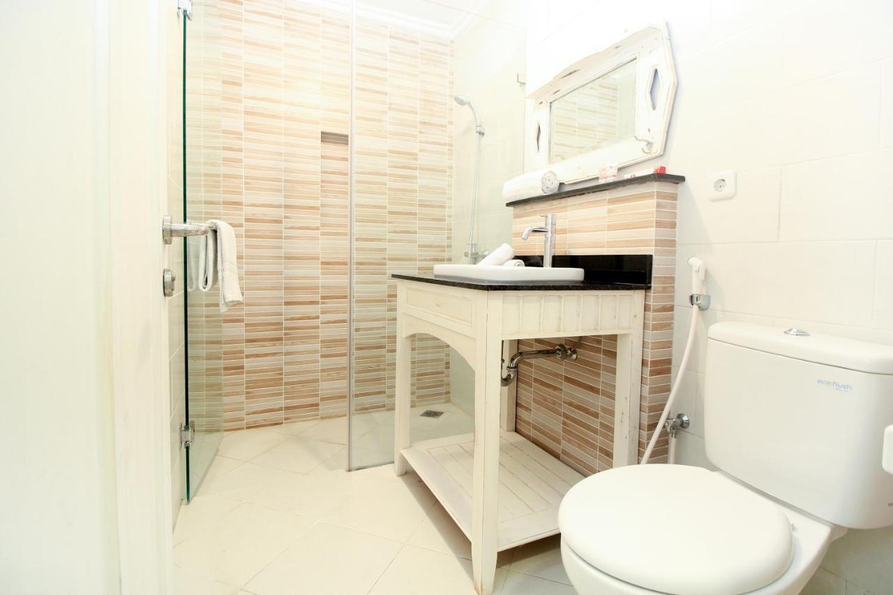Oyo 204 Blessing Residence スラバヤ エクステリア 写真