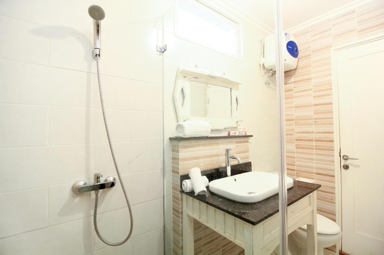Oyo 204 Blessing Residence スラバヤ エクステリア 写真